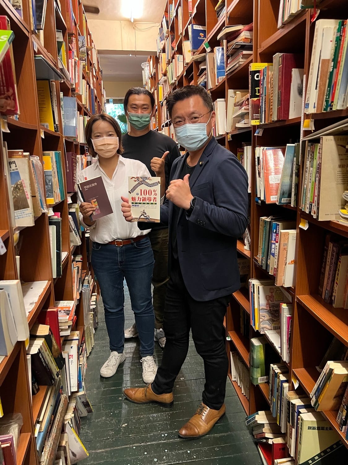 兩人在喝咖啡時，也有志一同地認為，侯市府如果做不到承諾，就換林佳龍來做。 圖：黃淑君辦公室提供