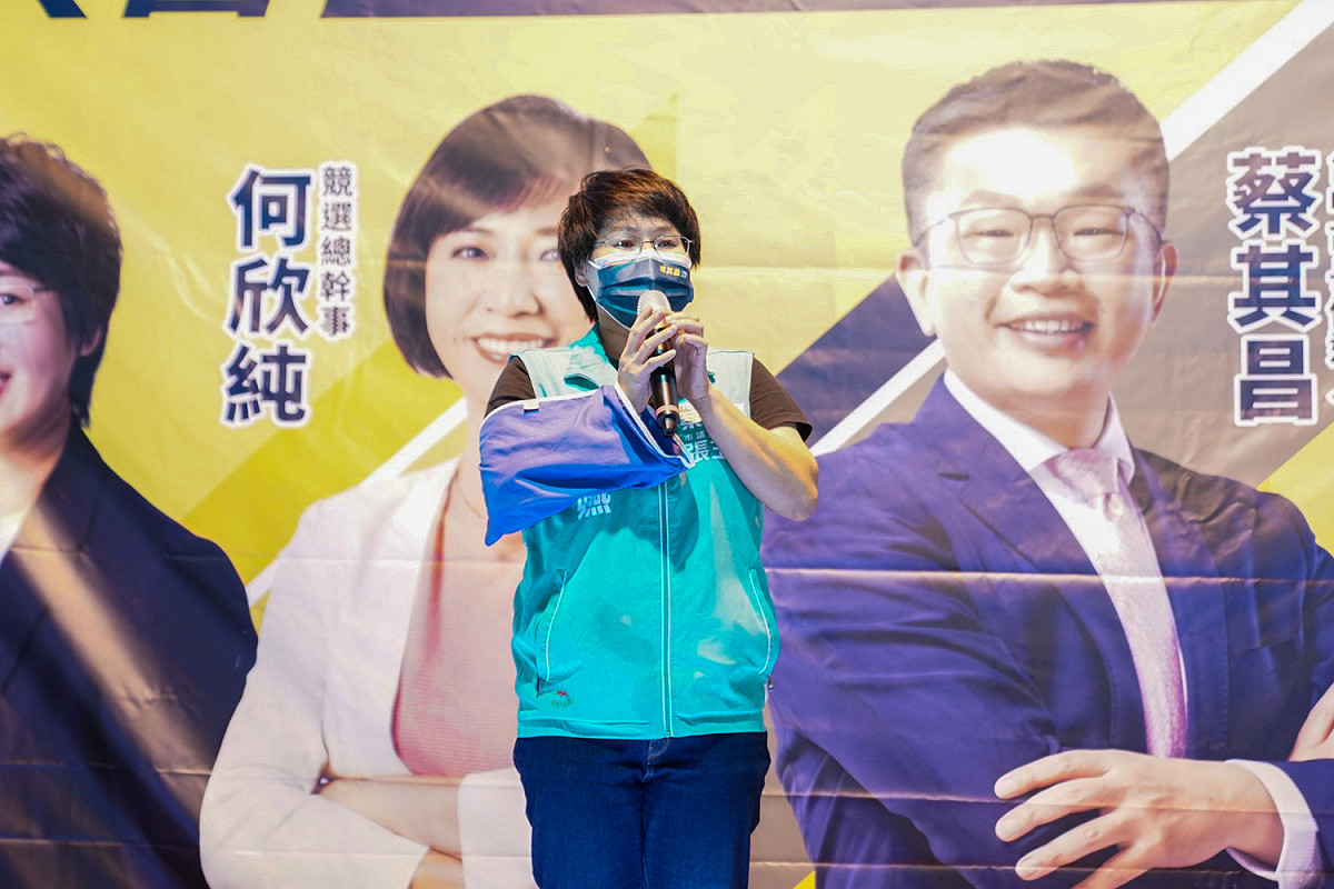 民進黨台中市議員張玉嬿說，實在無法接受盧秀燕與涉及貪污弊案的林姿妙合體。 蔡其昌競選總部/提供