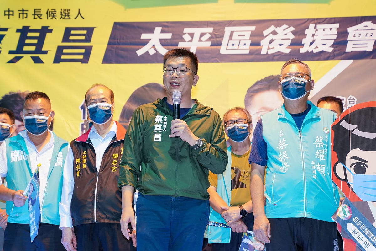 蔡其昌說，除了四年內讓藍線動工，更要核定大屯環線，未來要讓太平跟大屯區有兩條捷運路線、打通東西向的太平區市民大道，讓太平擁有更完善的交通。 蔡其昌競選總部/提供