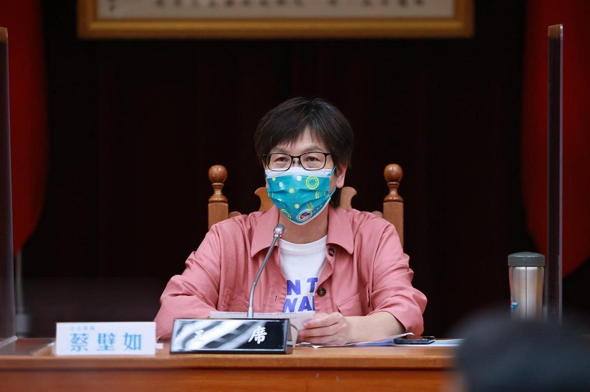 針對外界或認為蔡壁如在黨內就此失勢，前柯文哲御用攝影官潘俊霖直言「太天真」，並爆料稱柯身邊任何一個被信任的人都不可能上位取代蔡。 圖：擷自蔡壁如臉書