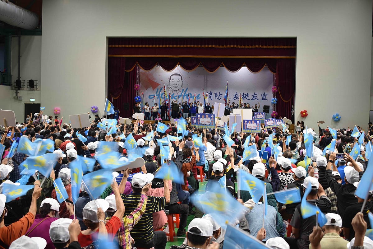 新北市義消總隊、消防之友會、消防四大公會暨消防及義消人員退休協會成員今共同成立力挺新北市長侯友宜連任後援會，現場十分熱鬧。 圖：侯友宜選舉辦公室提供