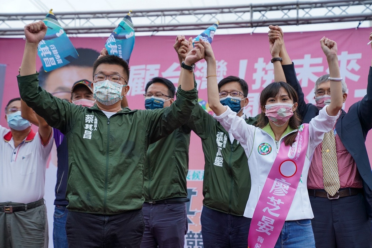 蔡其昌率多位立委為廖芝晏站台。 蔡其昌競選總部/提供