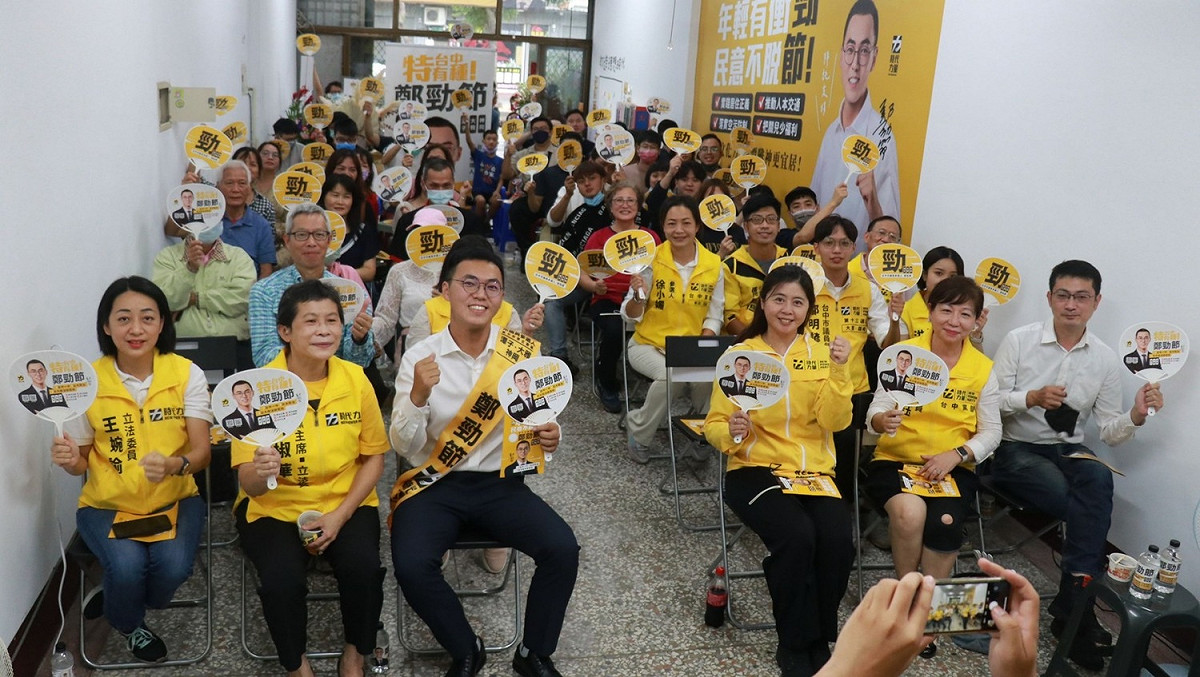 鄭勁節競選總部開幕場面溫馨。 時代力量台中黨部/提供