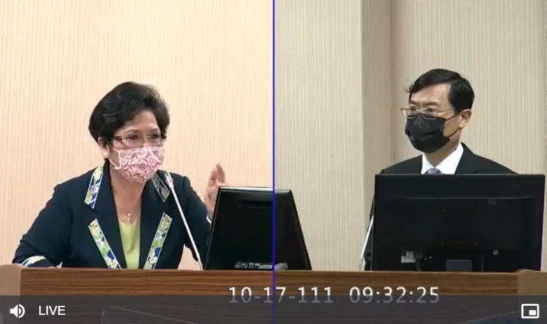 經濟部政務次長陳正祺(右)赴立法院接受立委溫玉霞質詢。 圖:翻攝自立法院直播