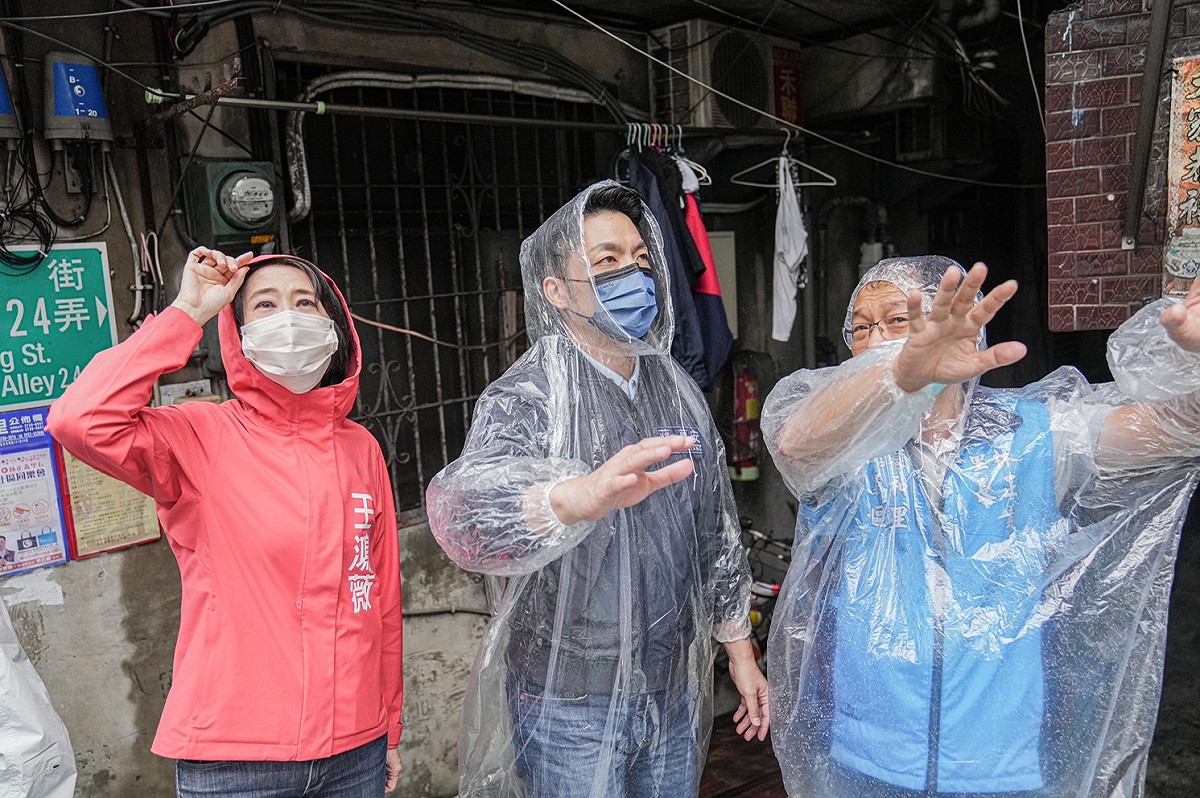 國民黨台北市長參選人蔣萬安勘查台北防災情況。 圖：蔣萬競選辦公室/提供