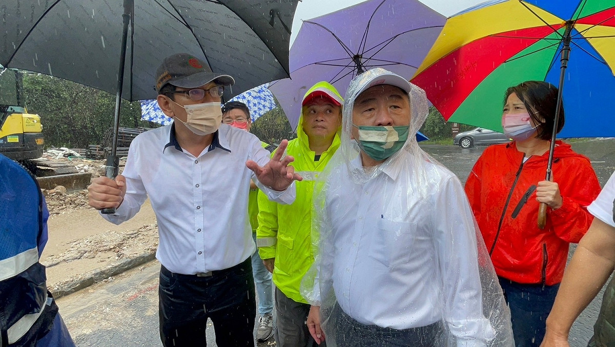 民進黨台北市長候選人陳時中17日上午在陽明山竹子湖勘災 圖：陳時中競總提供
