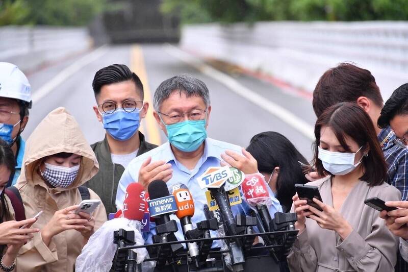 台北市長柯文哲今早視察水門開啟情況。 圖:台北市政府提供