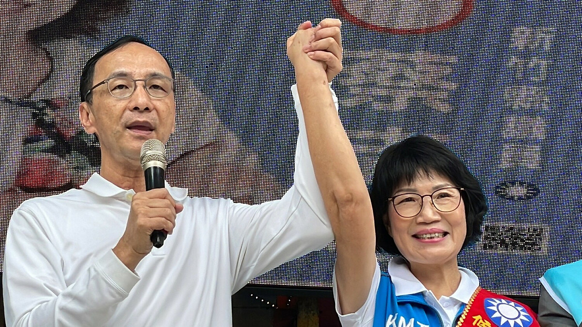 國民黨主席朱立倫出席蔡志環競選總部成立大會，期間回應國民黨發賀電祝賀中共二十大一事。 圖：國民黨文傳會/提供