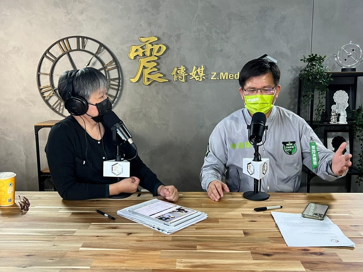 林佳龍今天在《震傳媒》接受資深媒體人黃光芹網路節目《新聞不芹菜》專訪。 圖：震傳媒提供
