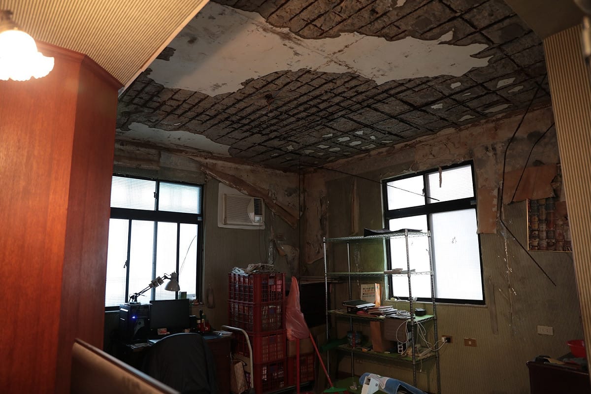 防災都更首案-蘆洲水湳街海砂屋更新前屋況。 圖：新北市城鄉局提供