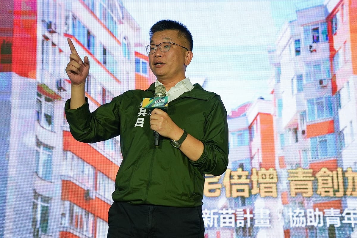 蔡其昌批評盧秀燕競選承諾做不到，也不願意說明清楚，沒有資格擔任市長。 蔡其昌競選總部/提供