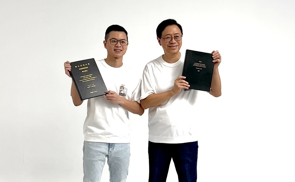 桃園市議員候選人凌濤（左）出任張善政競選團隊發言人。 圖：翻攝凌濤臉書