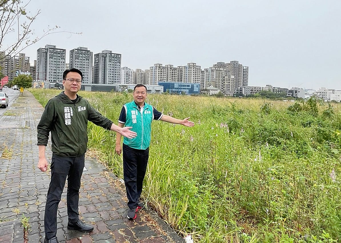 立委莊競程、市議員曾朝榮要求中市府儘速完成「文中小3」土地撥用程序。 莊競程服務處/提供
