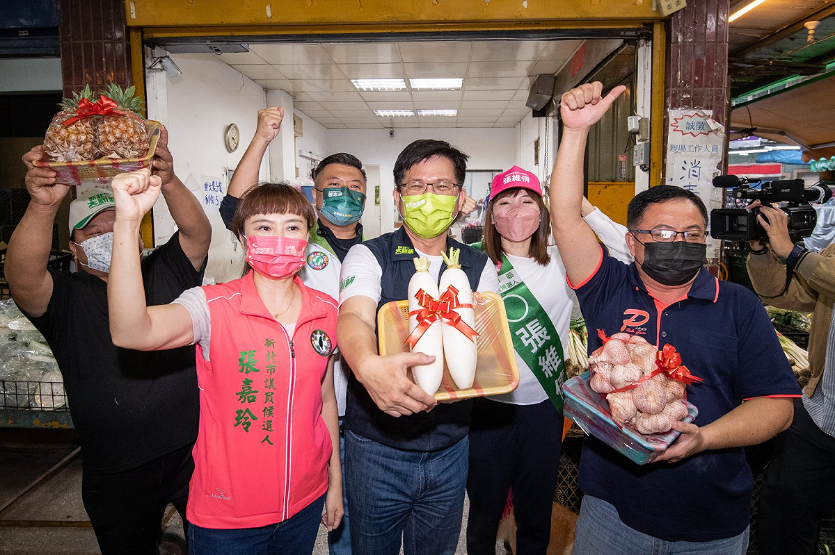 林佳龍中和市場掃街展現超高人氣。 圖：林佳龍競辦／提供