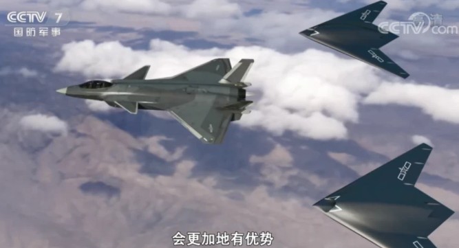 全新的殲-20戰機可能支援強大的訊息整合能力，圖為新型雙人座式殲-20控制無人機飛行的畫面 圖:翻攝自央視