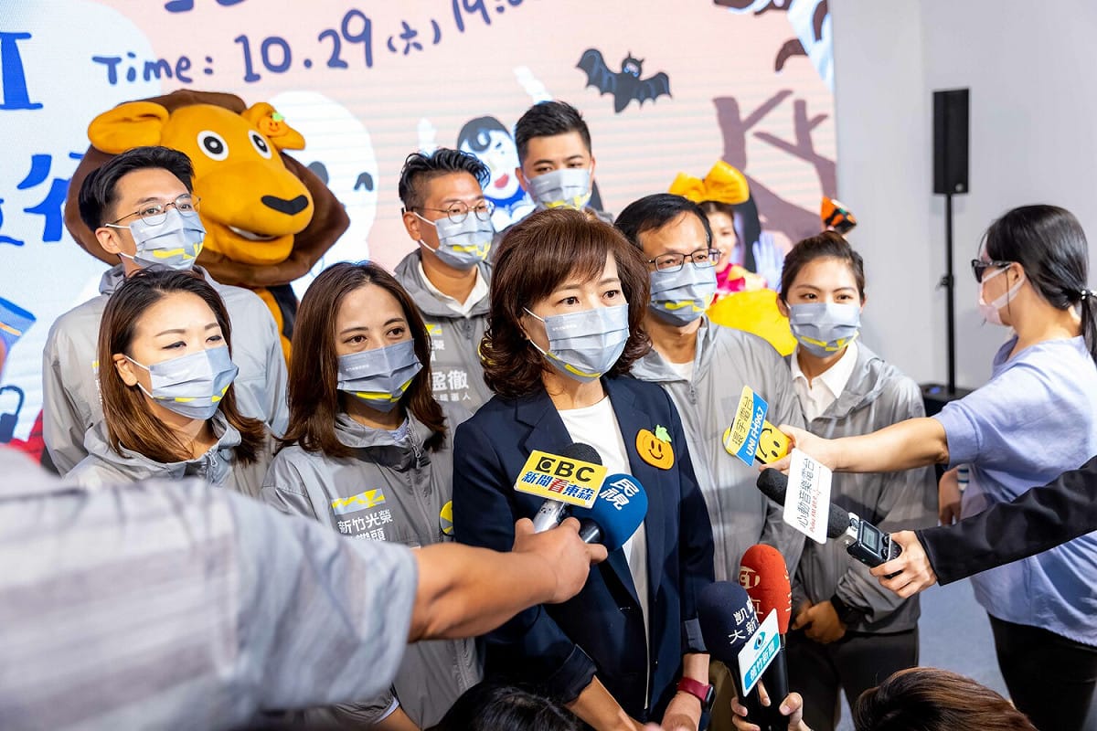 民進黨新竹市長參選人沈慧虹今（19）天邀請民眾黨新竹市長參選人高虹安及國民黨新竹市長參選人林耕仁進行政策辯論。 圖：沈慧虹競辦提供