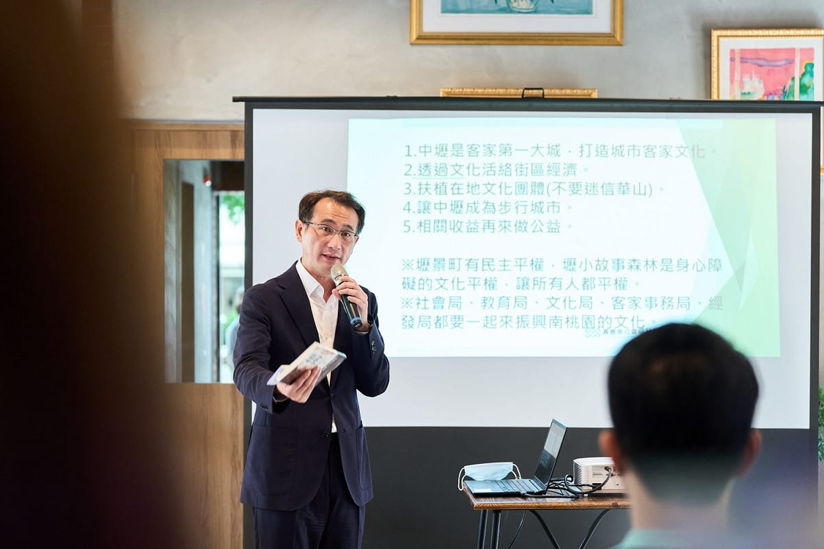 鄭運鵬表示，他到中國做生意都有公開資訊可接受檢驗。 圖：鄭運鵬競辦／提供