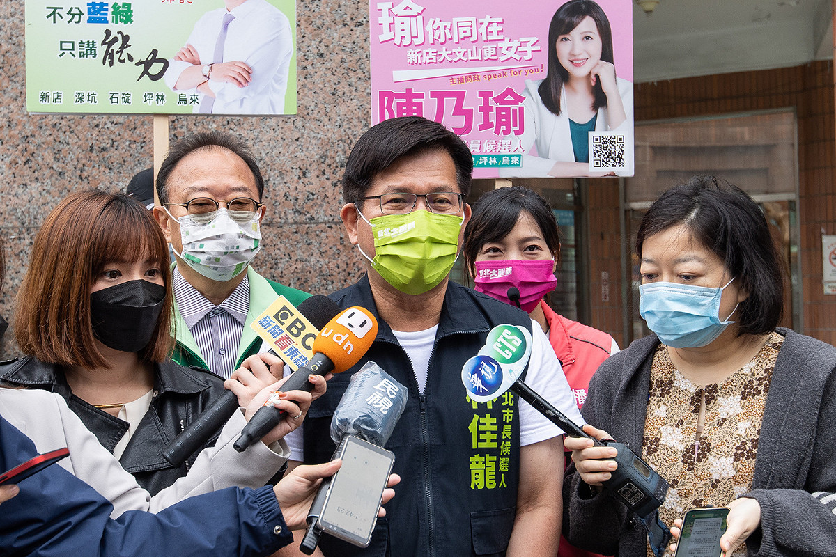 林佳龍今（19）日指出，看了恩恩爸的發文，他覺得很心痛、也睡不著覺，他向侯友宜喊話，打個電話關心恩恩爸，多點慈悲心。 圖：林佳龍競辦提供