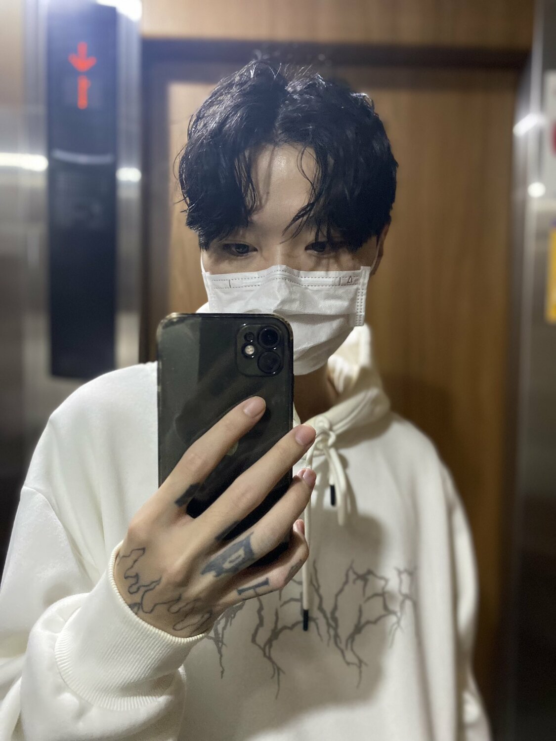 23歲的胡姓遊戲直播主涉嫌販毒。 圖：翻攝自GQ miu317 Twitter