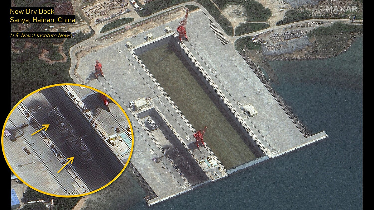 《美國海軍學會新聞網》報導，中國解放軍位於海南三亞的航艦維修船廠，發生乾塢火警燒毀2艘小型船艇。 圖：翻攝news.usni.org