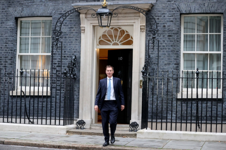 英國新任財長杭特趁特拉斯勢弱擴權，被稱為「地下首相」。 圖 : 翻攝自新華網