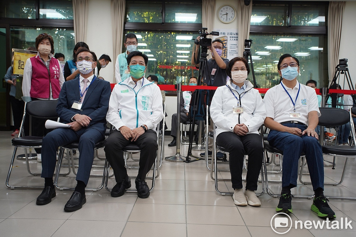 桃園市長候選人候次抽籤，(左起)鄭運鵬、鄭寶清、賴香伶、張善政均親自到場。 圖：林昀真／攝