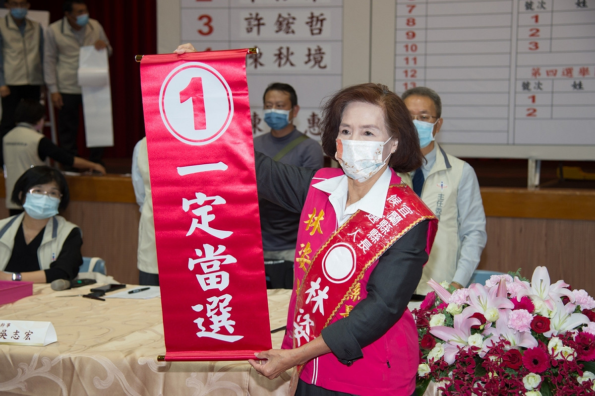 國民黨宜蘭縣長候選人林姿妙力拼連任，抽中1號。 圖：取自林姿妙臉書（資料照）