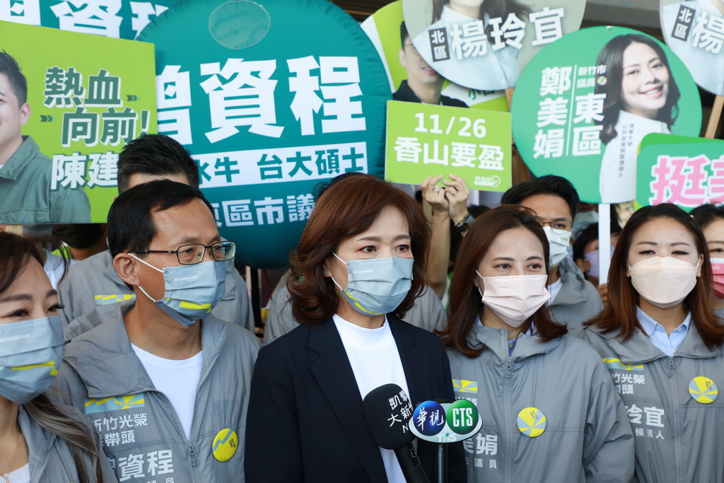 針對高虹安資策會爭議，沈慧虹呼籲高虹安不要再模糊焦點、答非所問，重點不是她的長官知不知道，而是她有沒有違規兼職？有沒有同時領兩份薪水？請她拿出報備的正式申請文件。 圖：沈慧虹競辦提供