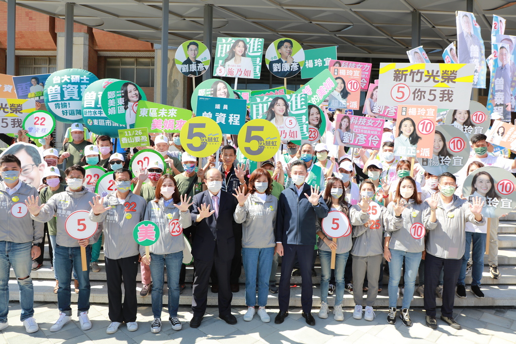 沈慧虹抽中5號，高喊「新竹光榮，5你5我！新竹慧虹，5告讚！」 圖：沈慧虹競辦提供