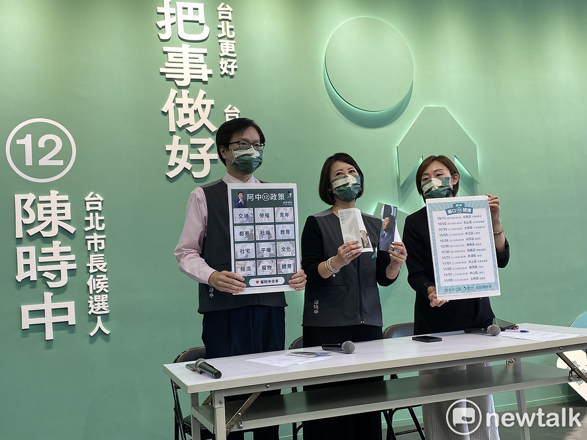 民進黨台北市長候選人陳時中競選團隊今公布阿中啟動陸空站齊發，總幹事吳思瑤（中）、競選團隊發言人林聿禪（右）、羅浚晅（左）。 圖：周煊惠 / 攝