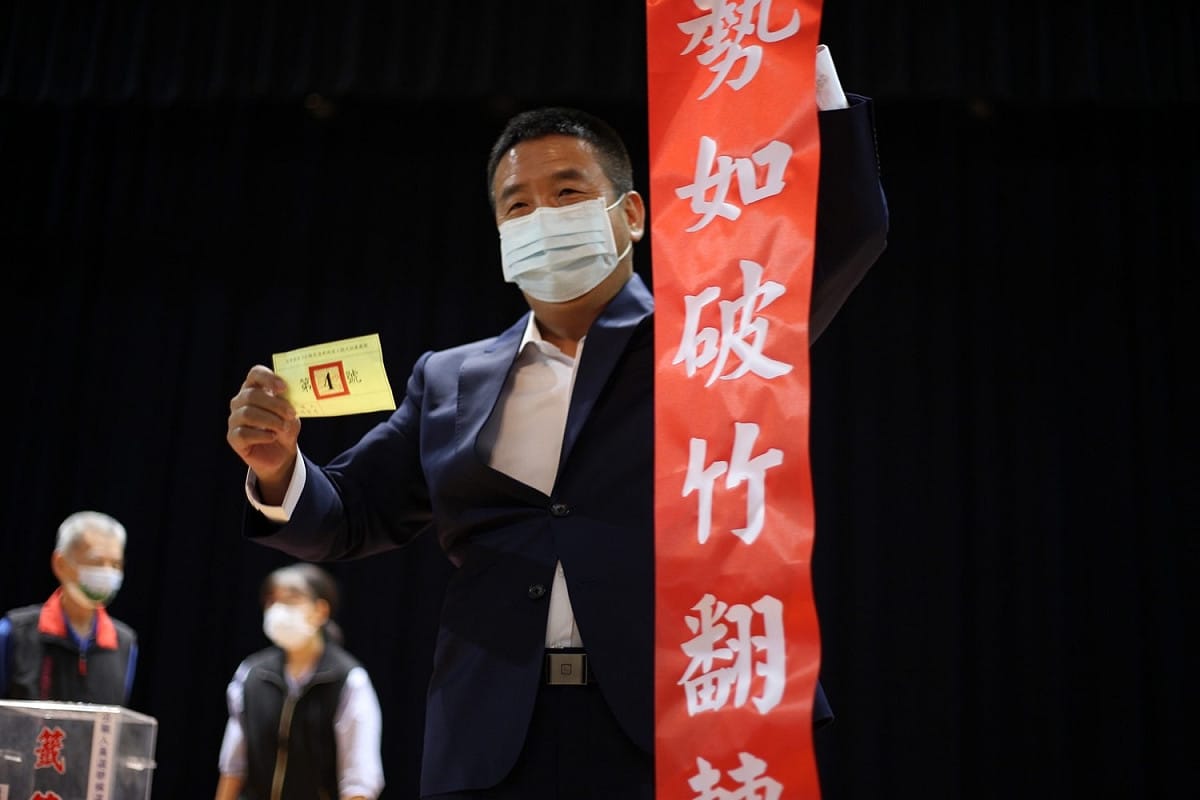 徐定禎抽到4號，高喊「集中選票，4如破竹！投給會做4的徐定禎，4在必得！」 圖：徐定禎競辧提供