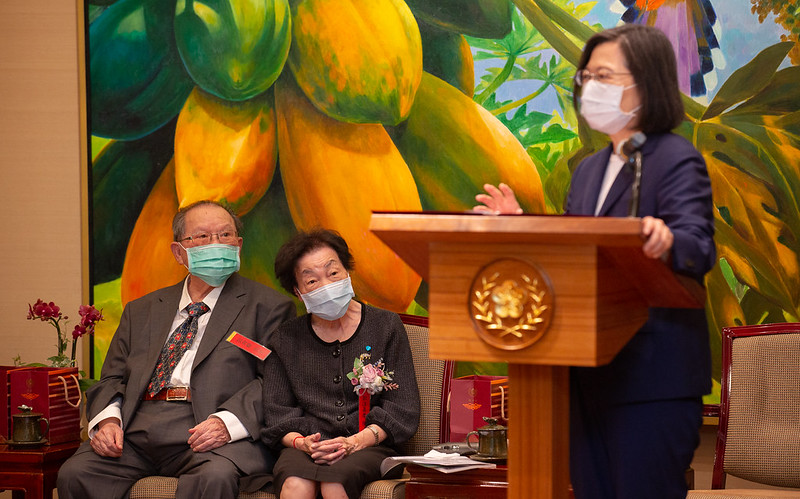 蔡英文總統今（21）日下午接見「第32屆醫療奉獻獎得獎人及家屬」。 圖：總統府提供