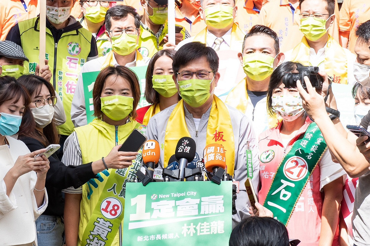 林佳龍表示，很開心抽到幸運數字1號、「新北一定贏」。 圖：林競辦提供