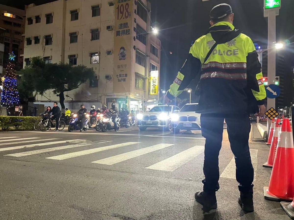大立百貨前發生槍擊事件。 圖：高雄市警局提供