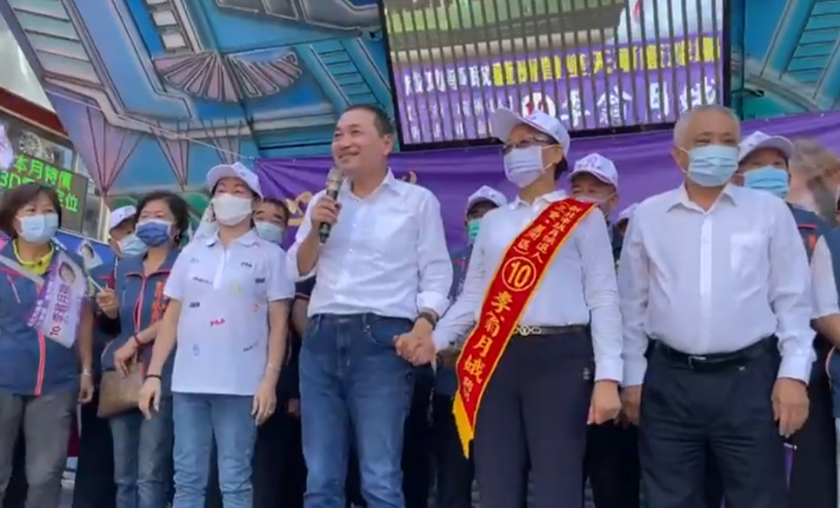 新北市長侯友宜出席無黨籍議員候選人李翁月娥競總成立大會。 圖:翻攝自李翁月娥臉書