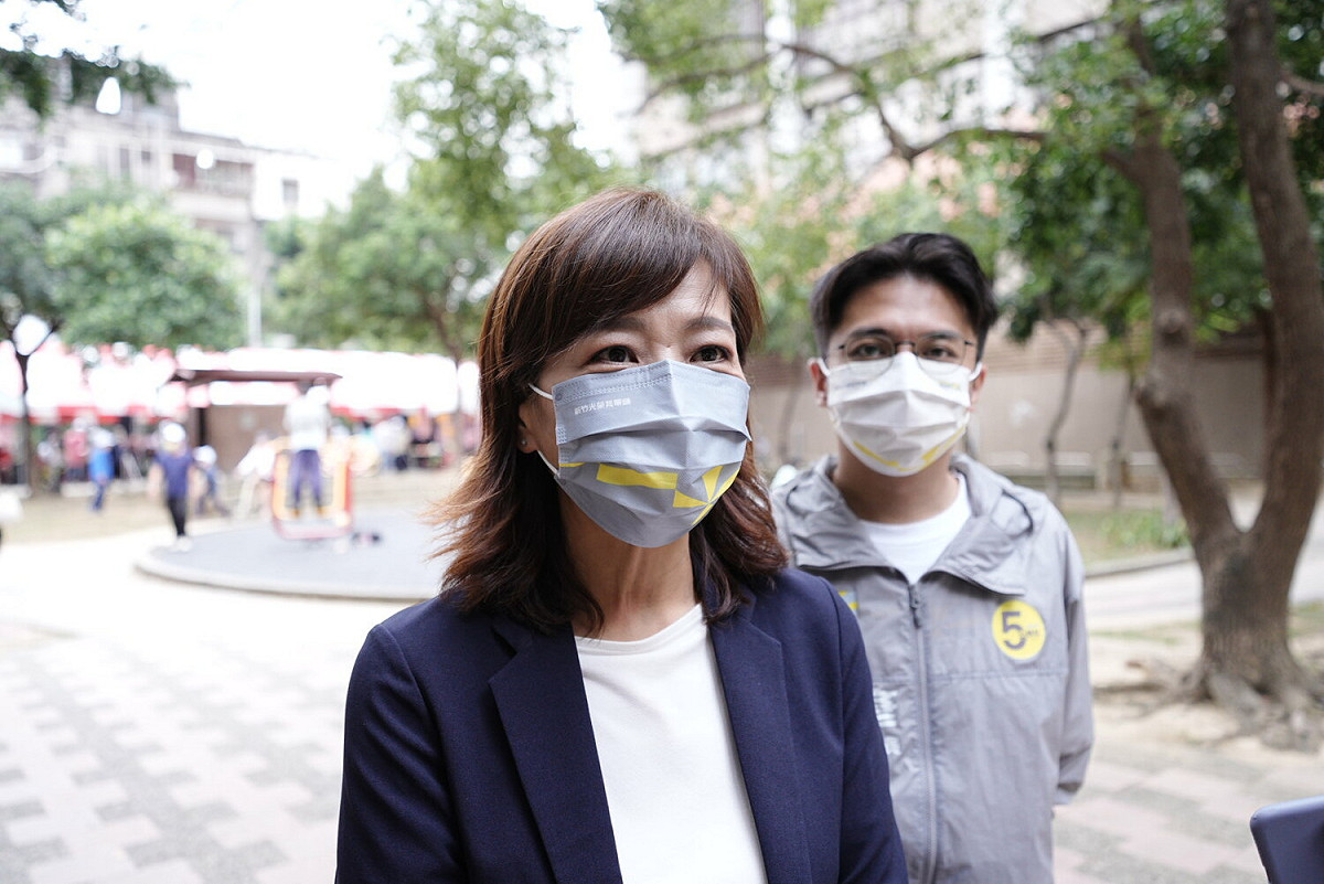 沈慧虹批評，民眾黨不僅挺黑金，還挺酒駕、挺涉嫌買票的人，不斷挑戰新竹人的道德底線，「黑加白終究化成灰燼」。 圖：沈慧虹競辦提供（資料照）