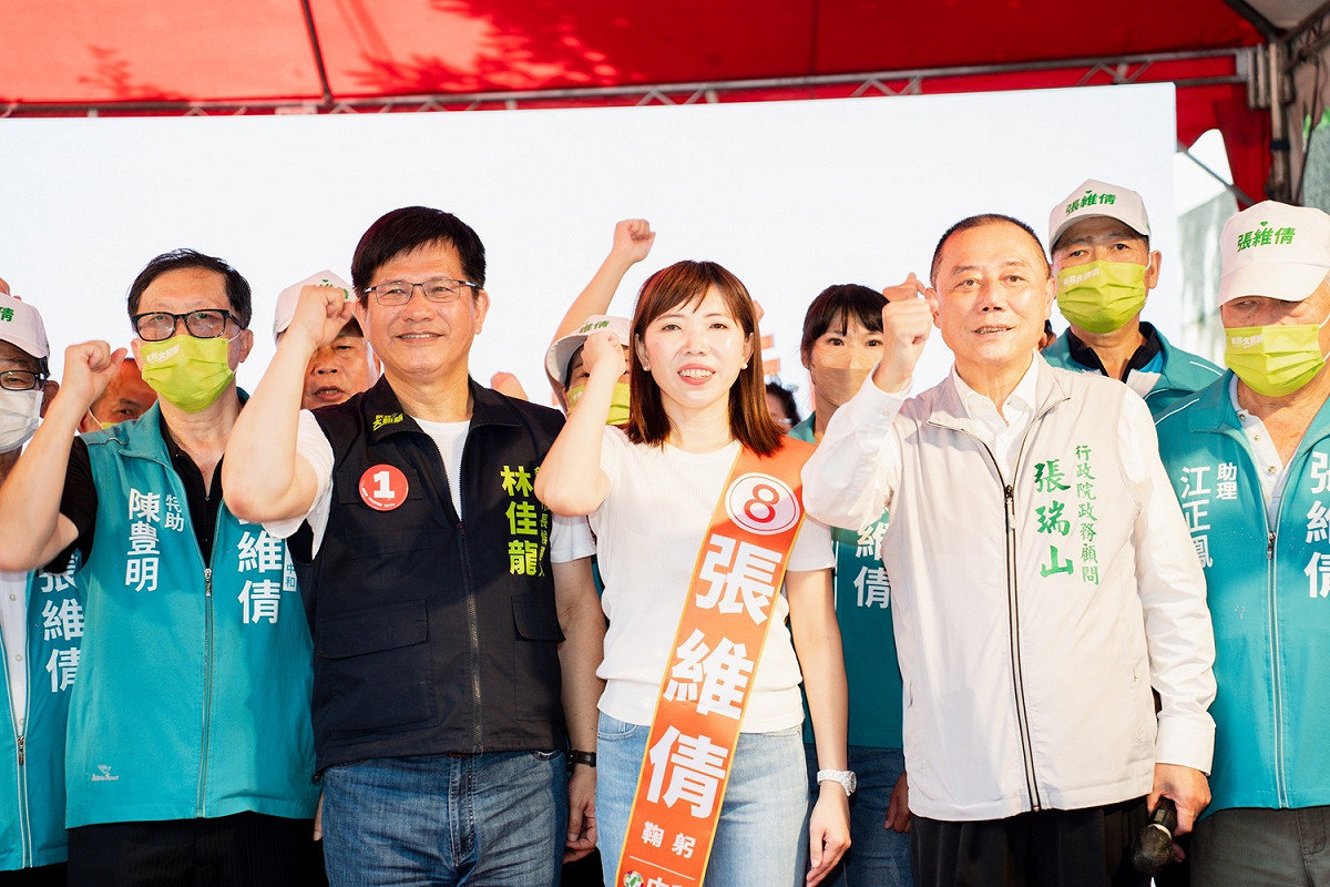 林佳龍為張維倩打氣。 圖：林佳龍競辦提供