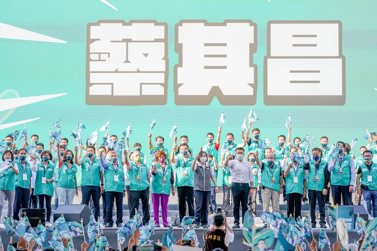 蔡英文說蔡其昌當選，馬上啟動「台中大建設元年」。 蔡其昌競選總部/提供