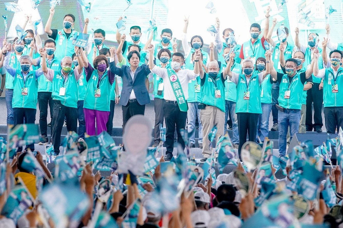 賴清德說，讓蔡其昌成為台中的最大的後盾。 蔡其昌競選總部/提供