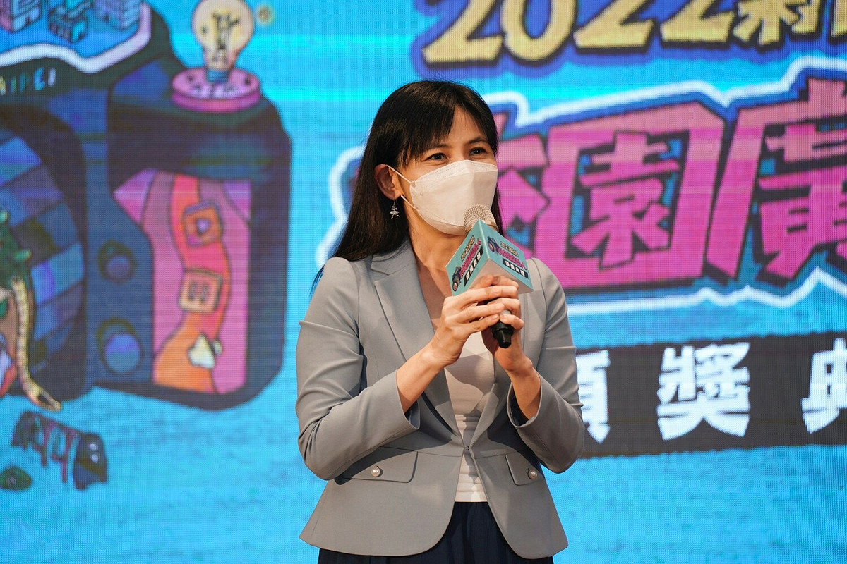 新北市新聞局長張愛晶致詞勉勵同學。 圖：新北市新聞局提供