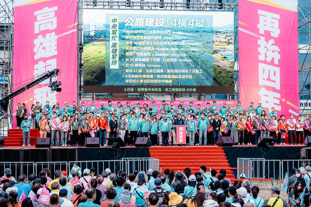 民進黨立委、議員、台灣基進及無黨籍議員候選人現身支持陳其邁。 圖：陳其邁競總提供