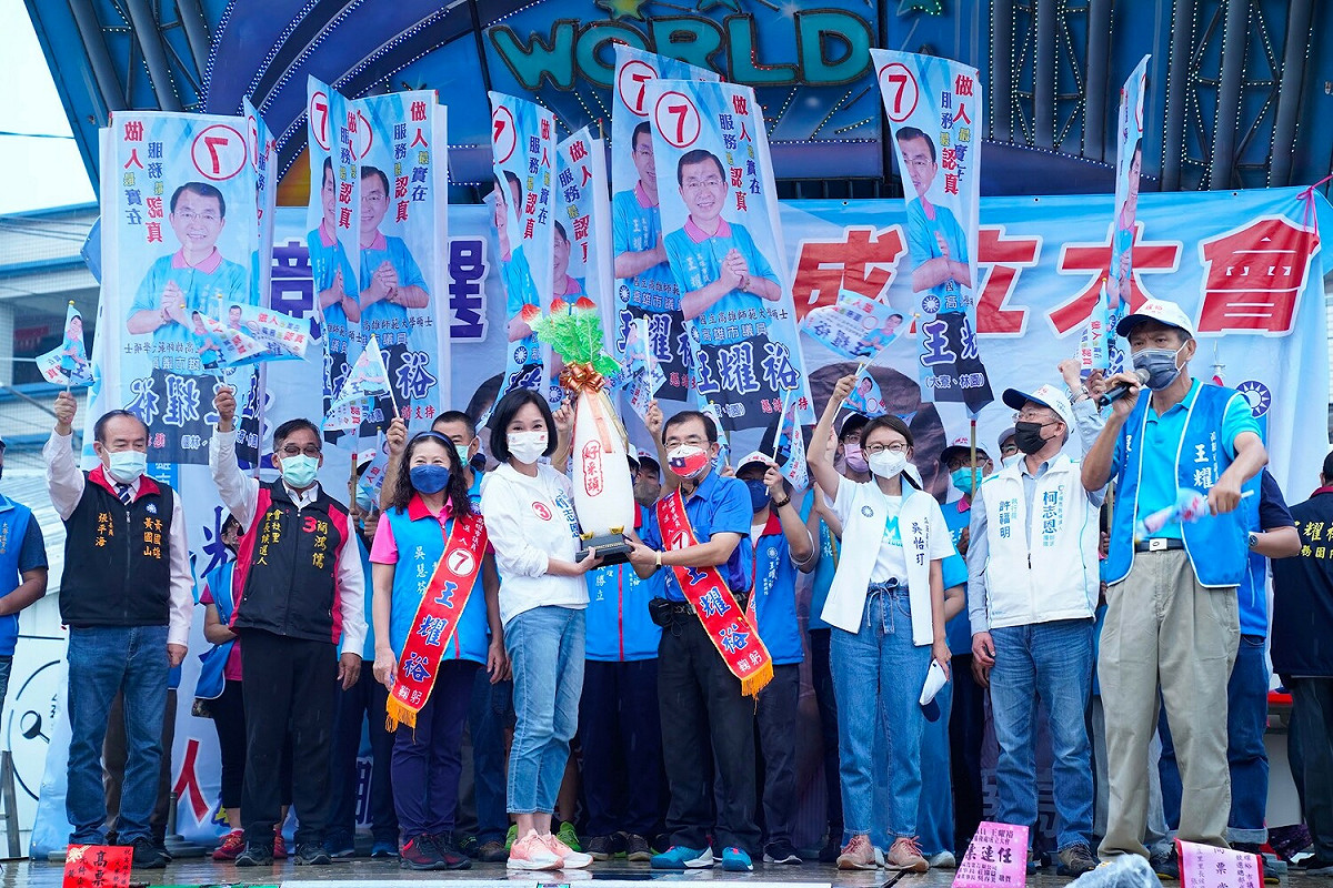 柯志恩連趕多場黨籍候選人總部成立的場子。 圖：柯志恩競辦提供