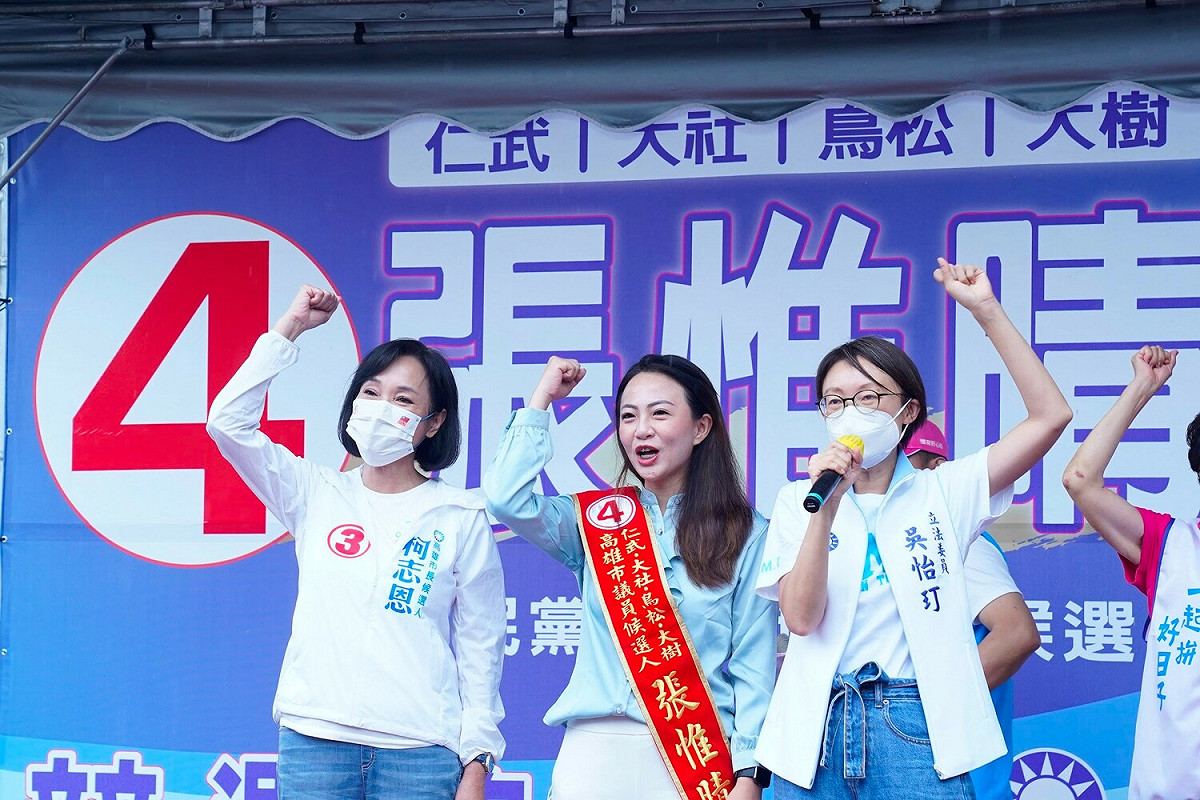 柯志恩(左)表示尊重玉皇宮主委的決定。 圖：柯志恩競辦提供