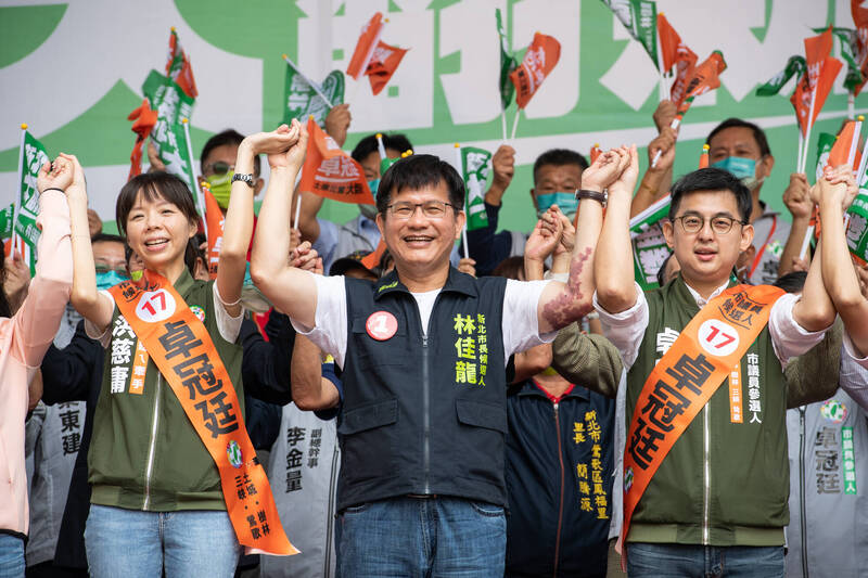 林佳龍表示，卓冠廷回到自己故鄉，是人生一個重大決定，能夠對家鄉有貢獻，做我們土樹三鶯的新好議員，選好人才，就有好將來。 圖：林佳龍競選辦公室提供