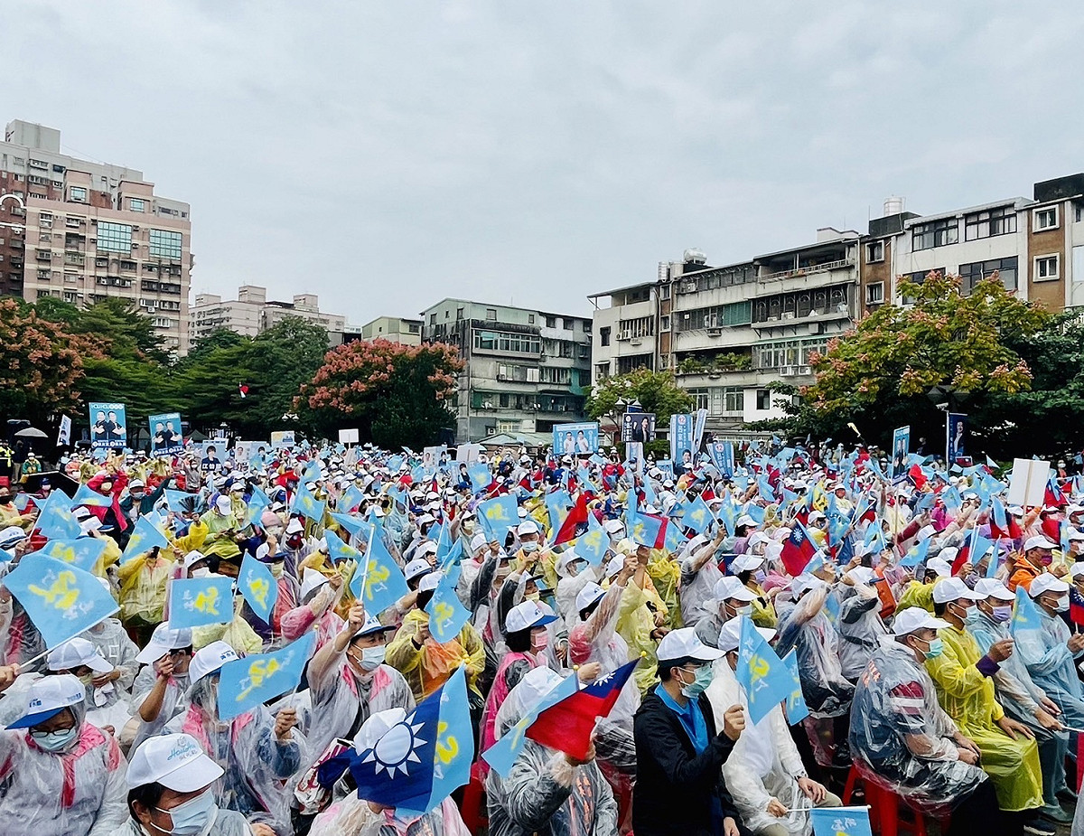 侯友宜及土城區市議員聯合競選總部今正式成立，超過5000民眾不畏陰雨到場力挺，里長也幾乎全員到齊。 圖：侯友宜選辦提供