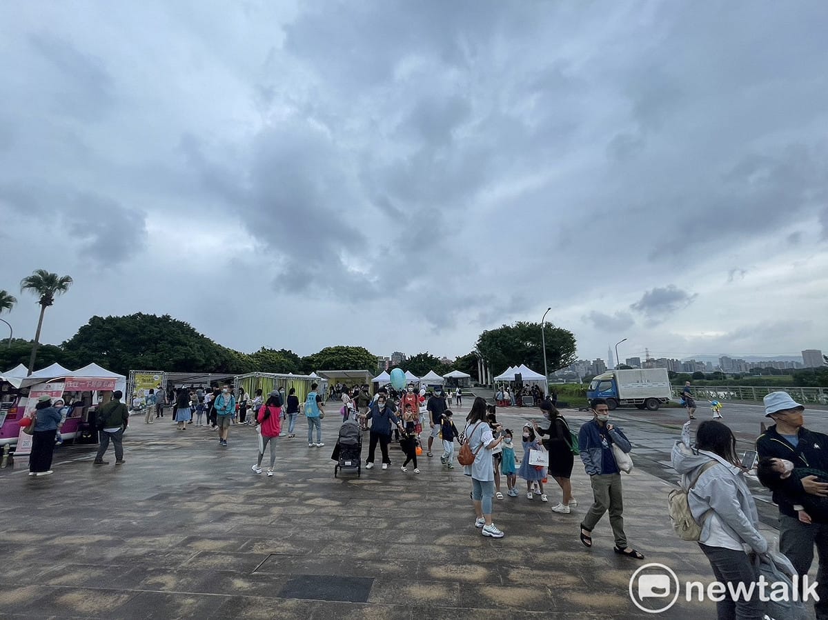 中央氣象局表示，北部天氣較涼，需注意保暖。 圖：林岑韋/攝