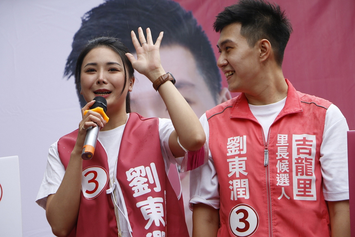 劉東潤的同學組成女力打氣團到場力挺。 劉東潤/提供
