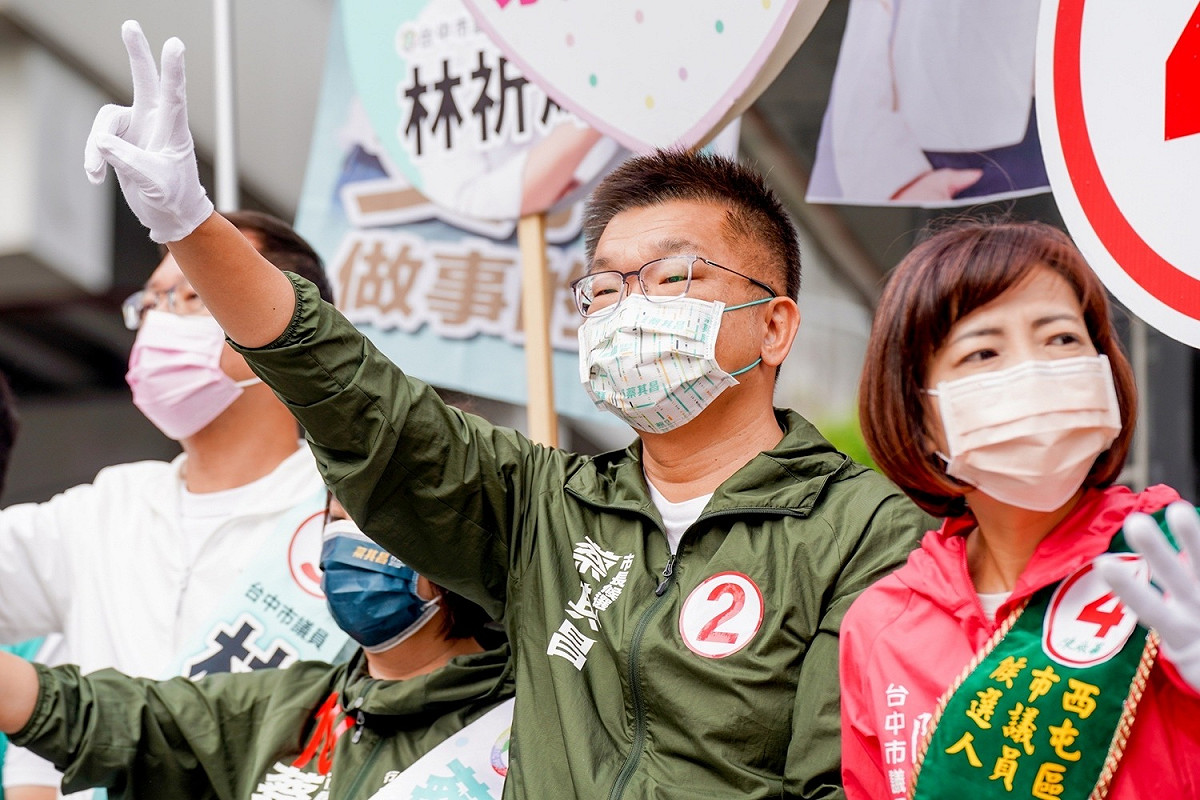 蔡其昌一早到文心路、中清路口拜票，再次批評盧秀燕對市政沒有願景。 蔡其昌競選總部/提供