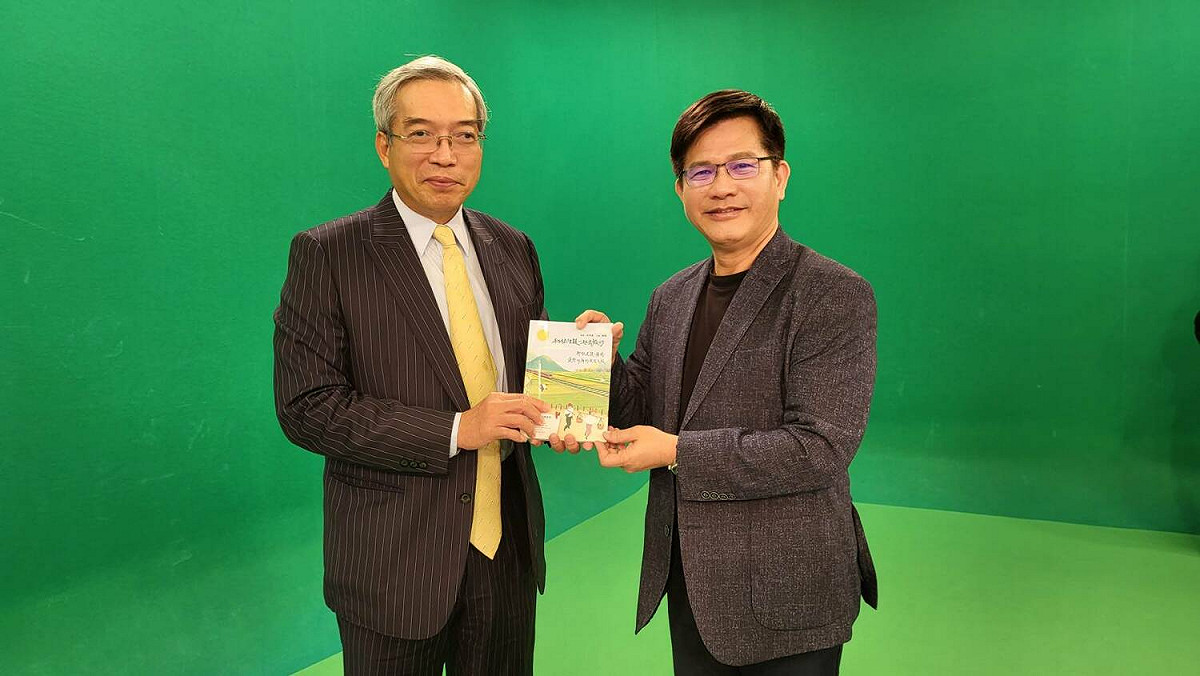 民進黨新北市長候選人林佳龍昨(23)日晚間，接受社長謝金河「數字台灣」節目專訪。 圖：林競辦提供
