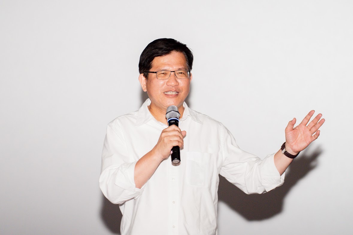 民進黨新北市長候選人林佳龍今(24)日下午出席由台灣青年基金會舉辦的《流麻溝十五號》電影包場活動。 圖：林競辦提供